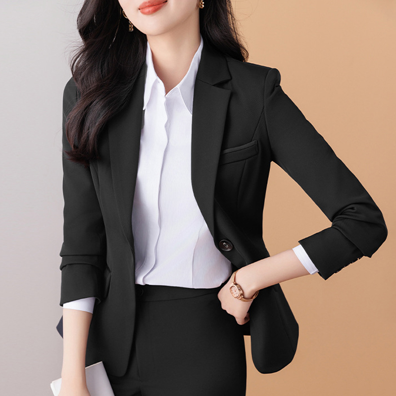 Chân váy dài phối với áo gì? 2 Áo blazer kết hợp với chân váy dài